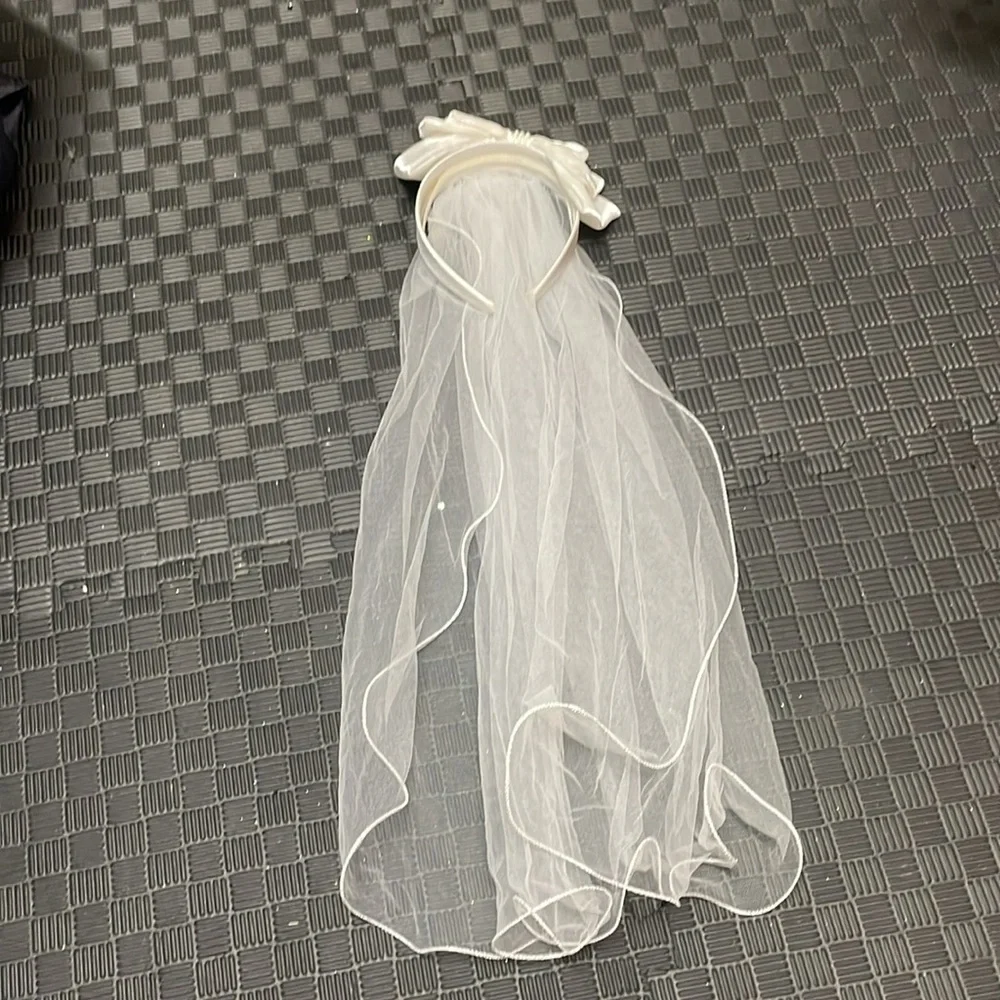 White girls dress size 7 with  headband veil for first communion, wedding
